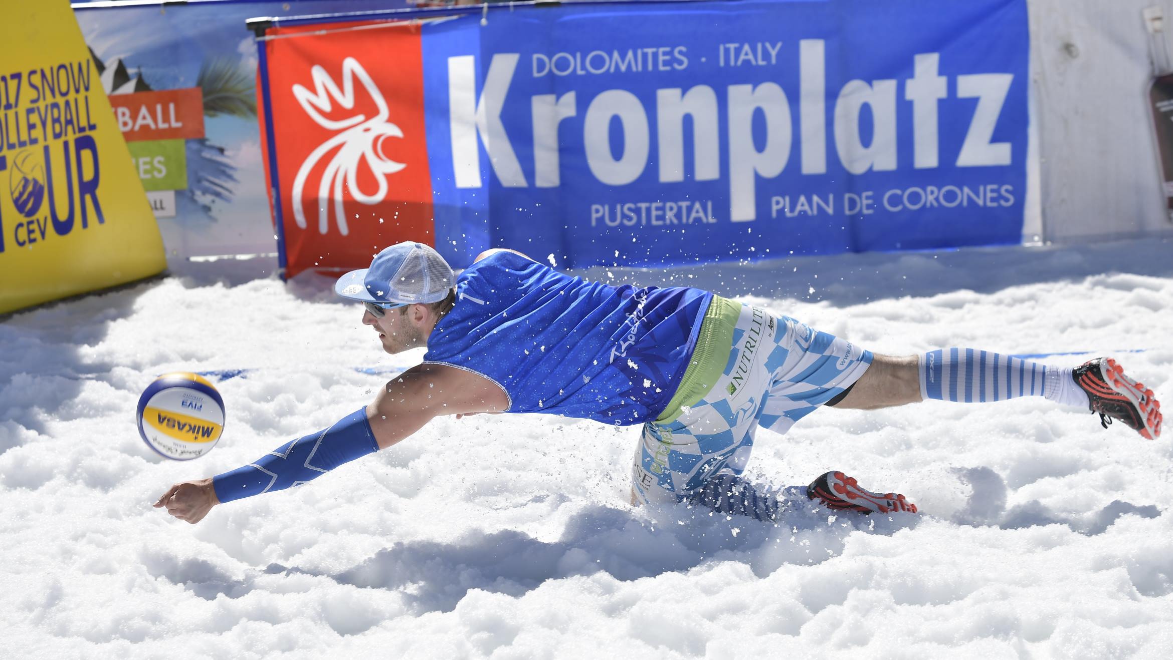 FIVB und CEV haben die Teamgrösse beim Snow Volleyball auf 3 Spieler